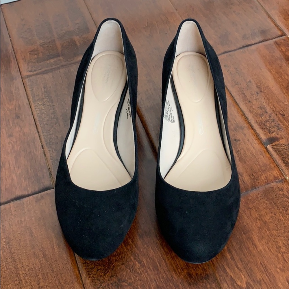 ROCKPORT Walkabolity Black Suede Classic Heels